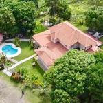 Familial country house with pool
