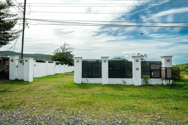 Alto boquete home with studio & fenced yard