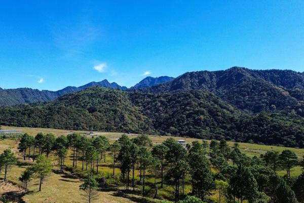 High-end off-grid home with volcán barú views