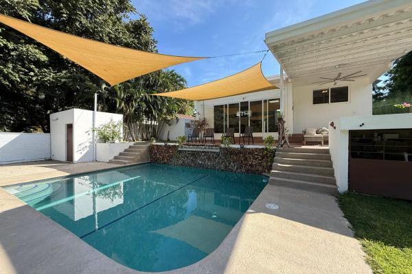 Casa privada con piscina y amplio terreno en coronado