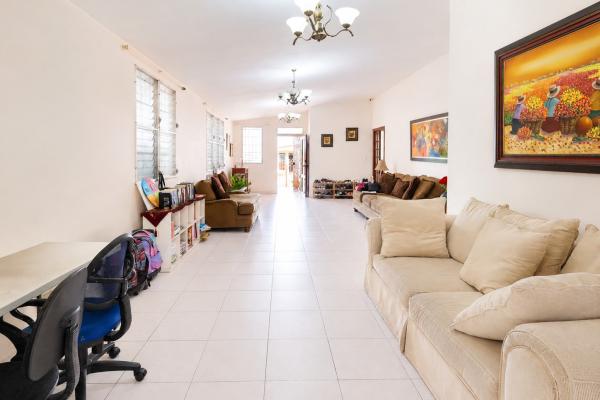 House for sale in brisas del golf