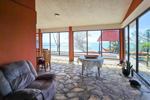 Magnífica casa frente al mar situada en lo alto de un acantilado