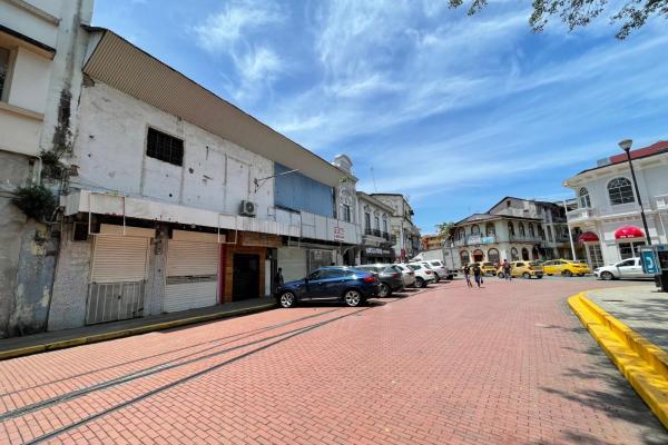 Edificio con 3 locales comerciales en santa ana. (casa angélica)