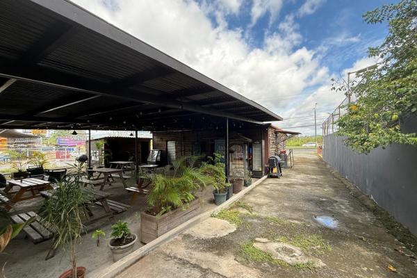 Se vende terreno con mejoras frente a la panamericana