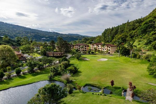 Condominio exclusivo en el tercer piso en valle escondido boquete