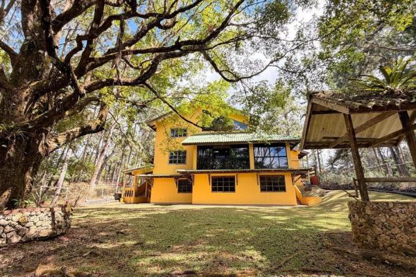 House for sale in altos de cerro azul