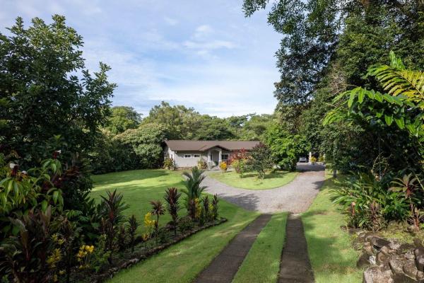 Finca ribereña con dos casas en 3,14 acres.