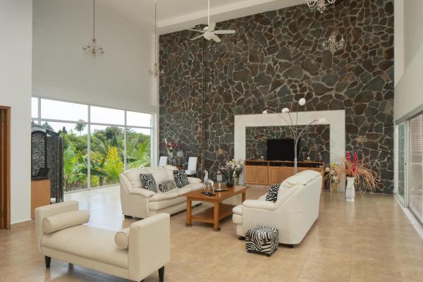 Beachfront 4-bedroom home with pool in boca chica