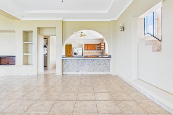 Casa con vistas a la montaña y al océano en venta en sora
