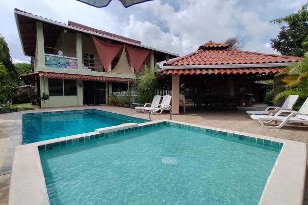 Oasis vía el valle: casa de 4 hab, casita extra, piscina y amplio jardín