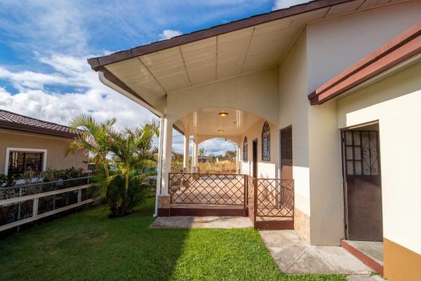 3 bedroom home with loft in alto boquete