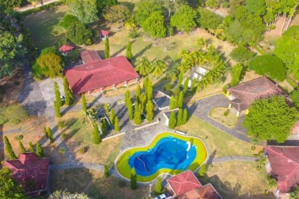 Spectacular country houses in chame coronado.