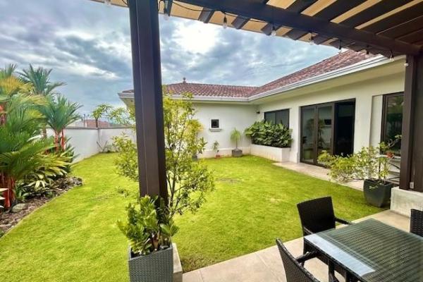 Spectacular house for sale in sunset coast