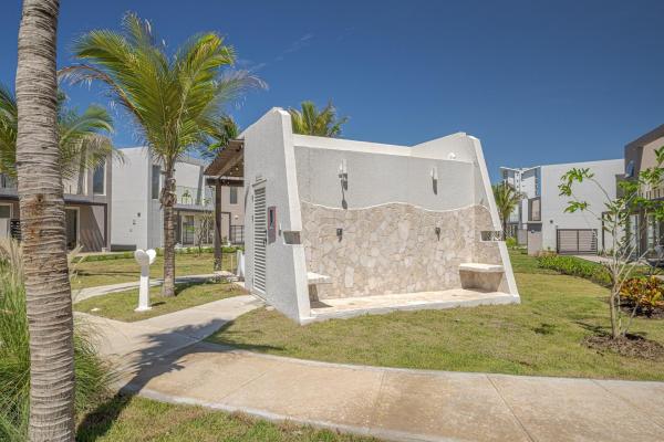 Furnished 2-bedroom beach home in playa caracol