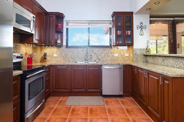 Distinctive home in los molinos | boquete, panama