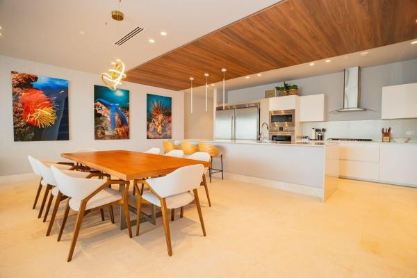 Se vende exclusivo apartamento de 3 habitaciones frente a la isla.