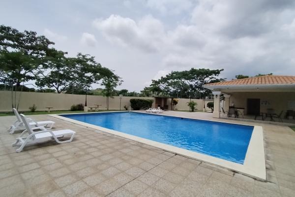 House for sale in villa tivoli, brisas del golf.