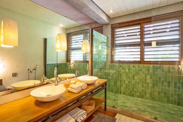 Casa con piscina en la selva tropical panameña en gamboa
