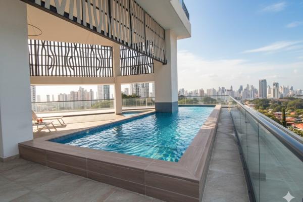 High floor 3 bed condo with panoramic views of pan