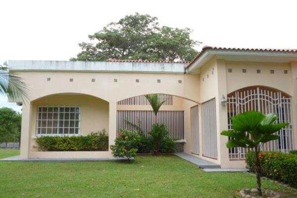 House for sale with land in coloncito, chame