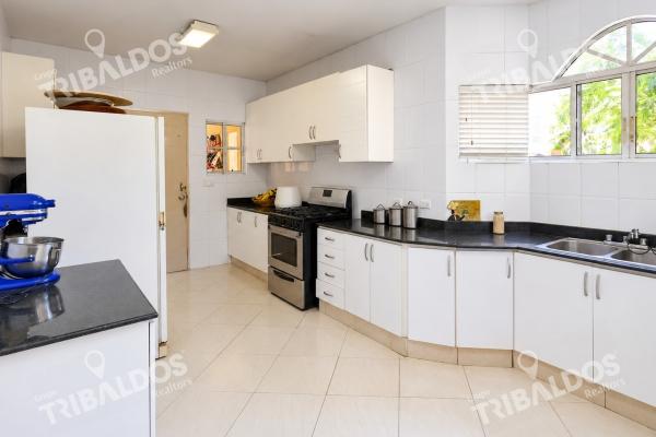 Sale of 2 houses in 1 in costa del este