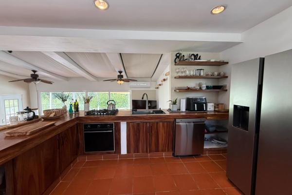 Casa privada con piscina y amplio terreno en coronado