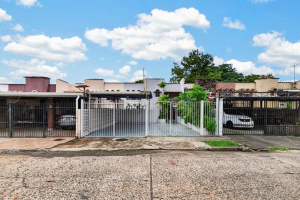 Dúplex de 3 niveles en venta en altos de miraflores, betania, panamá