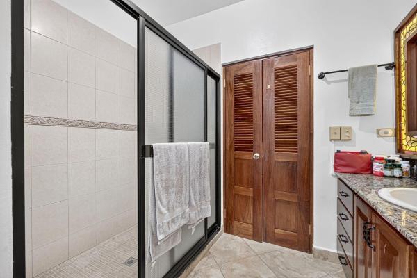 Condominio exclusivo en el tercer piso en valle escondido boquete