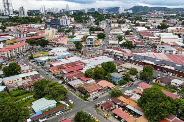 Venta de terreno comercial en parque lefevre
