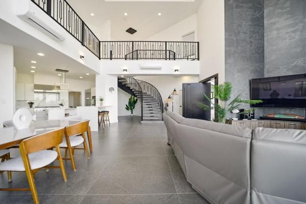 Modern ocean view home in los destiladeros