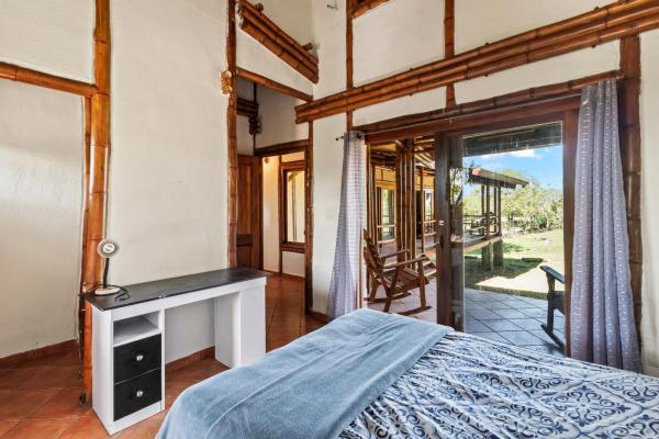 Eco-friendly 2 bed 2 bath bamboo home in boquete