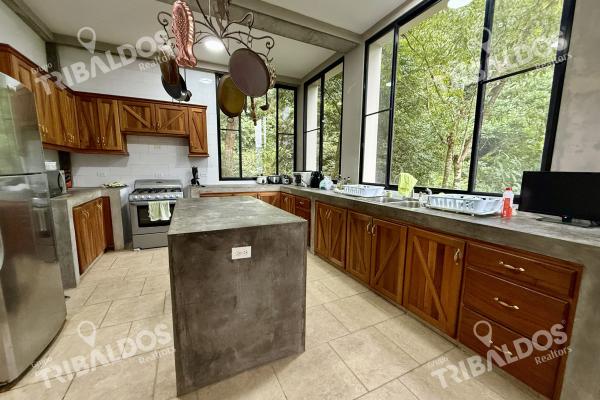 Sale of house in the valley, antón