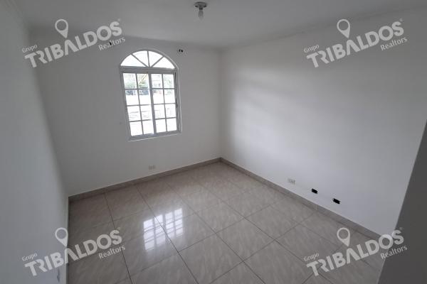 A single-family house with a pool is for sale in altos de panama.