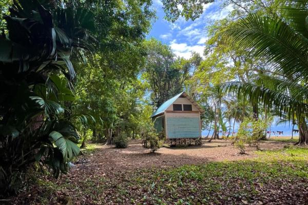 Casa frente al mar fuera de la red en venta