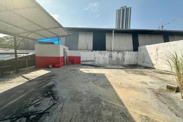 Commercial lot for sale or rent in linda vista
