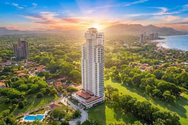 1br nice view condo for sale in coronado panama
