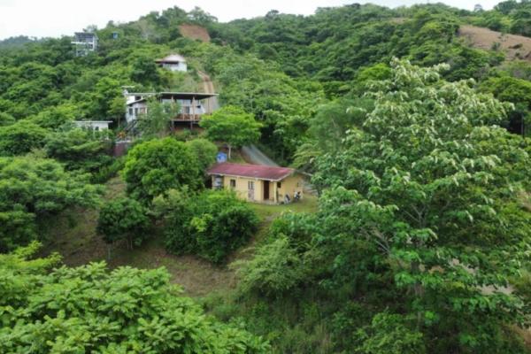 Lote céntrico con 2 estudios en alquiler