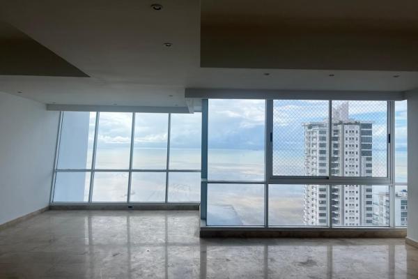 Banco vende penthouse en ph titanium