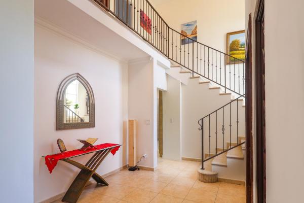 Venta de casa unifamiliar en palmeras del este, costa del este remodelada