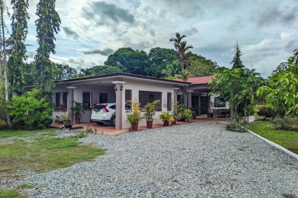 Roadside property with 2,906 m² in dolega