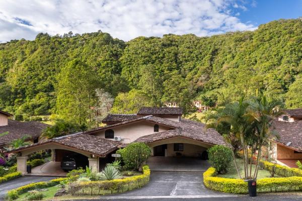 Villa de golf 3 dormitorios amueblada-valle escondido boquete