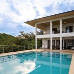 Casa vacacional con vista al mar y piscina en torio hills