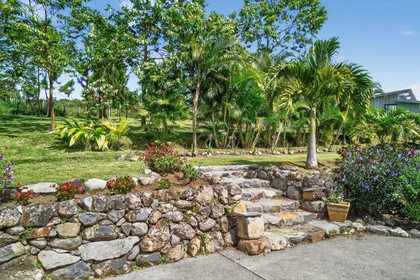 Finca campestre con múltiples edificaciones en palmira