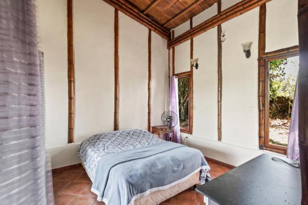 Eco-friendly 2 bed 2 bath bamboo home in boquete