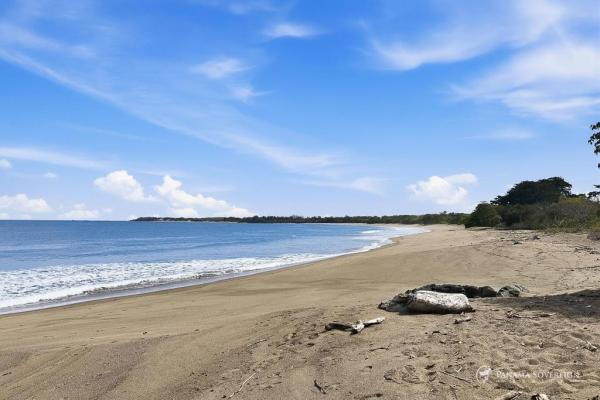 Costa pedasí beachfront lot – 35m premium frontage