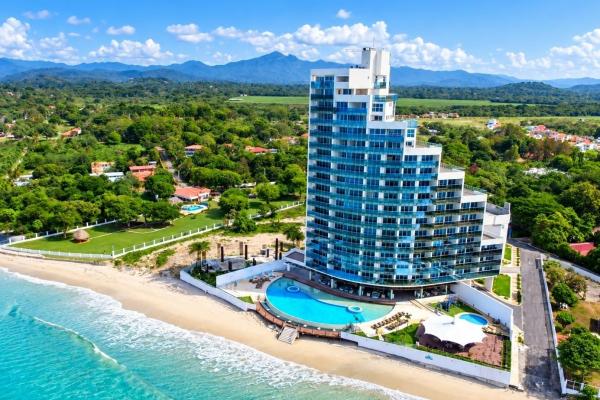 2-bedroom apartment | ocean waves | nueva gorgona