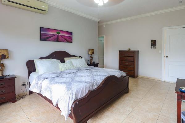 Venta de casa unifamiliar en palmeras del este, costa del este remodelada