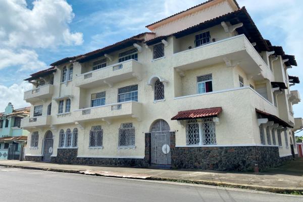 Venta de edificio rentando la riviera en colón