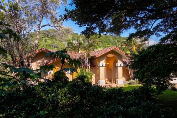 Two villas with 6 bedrooms and mountain views