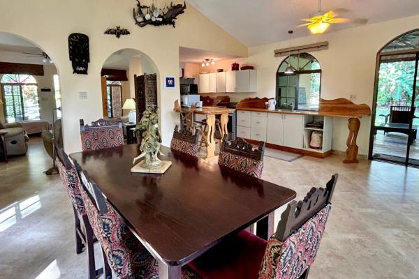Casa en altos de maría con estudios independientes